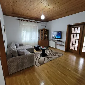  Apartamento Jona Albania
